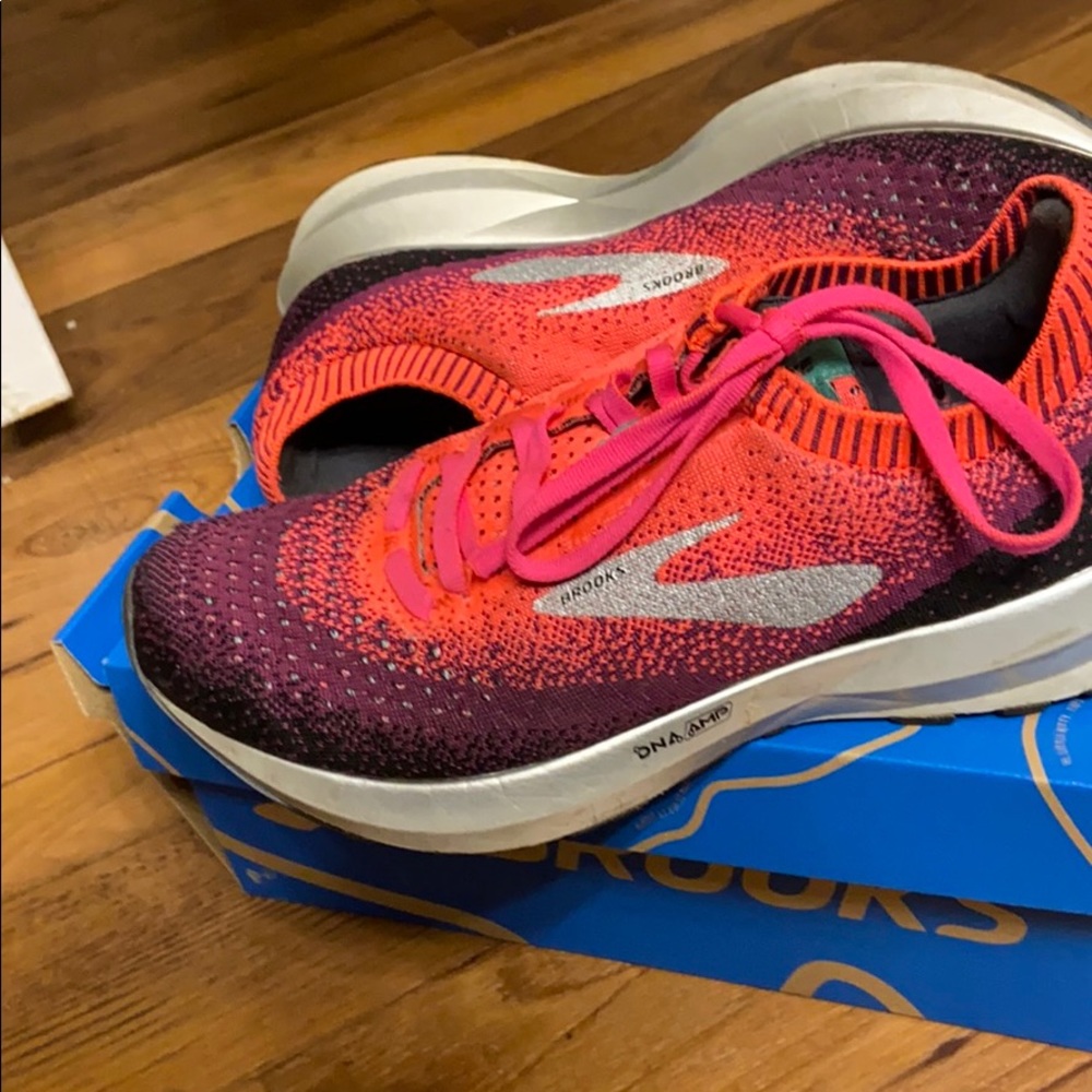 Brooks Levitate Size 7.5